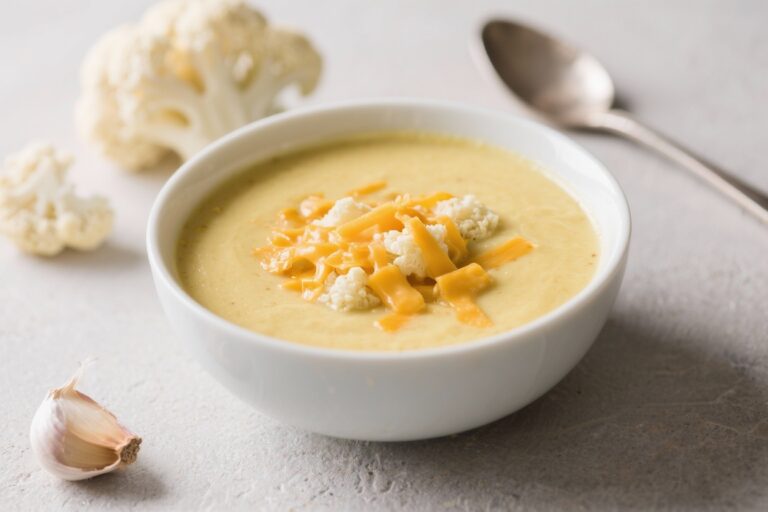Roasted Garlic Cheddar Cauliflower Soup: The Cozy, Cheesy Power Bowl You’ll Crave on Repeat